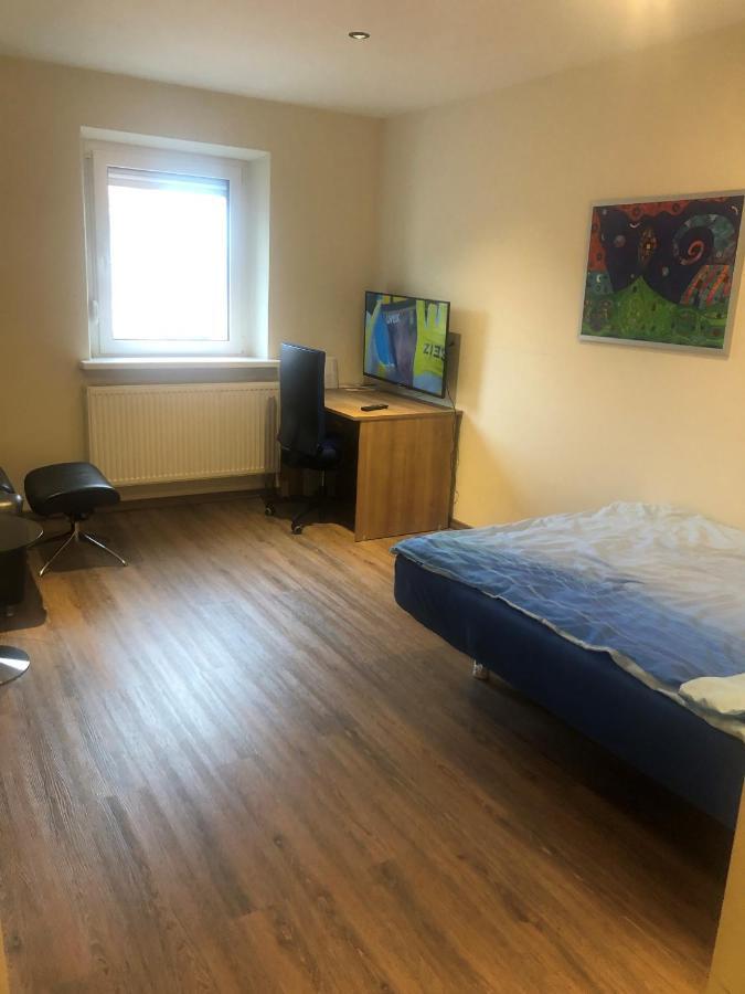 Calm Spacy Room, Own Modern Bath, Near Center, To 1 Person Or A Couple - Not Suitable For Craftsmen, Not Accepted - Privatly Rented Nuremberga Exterior foto